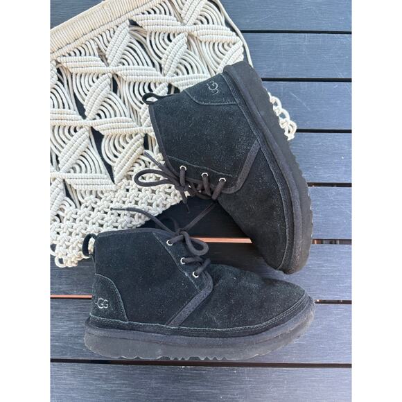 Ugg Kids Neumel II Chukka Ankle Boots Size 4 Black Suede Leather Winter Booties - Picture 1 of 10